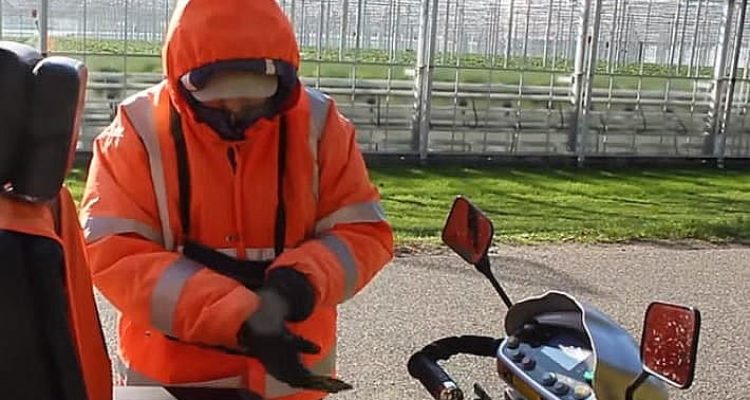 warm scootmobiel rijden in de winter